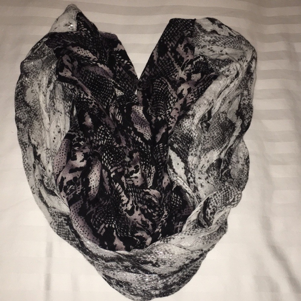 Infiniti scarf